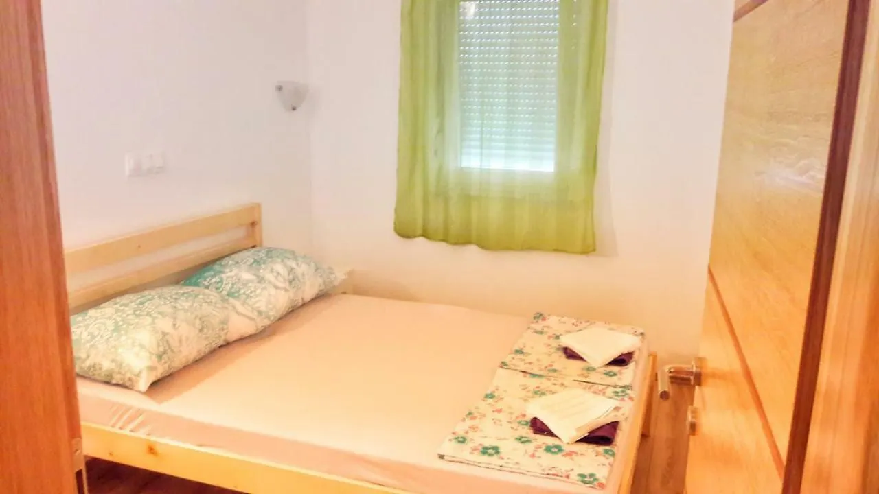 Apartman Mandre 0*,  Croatia